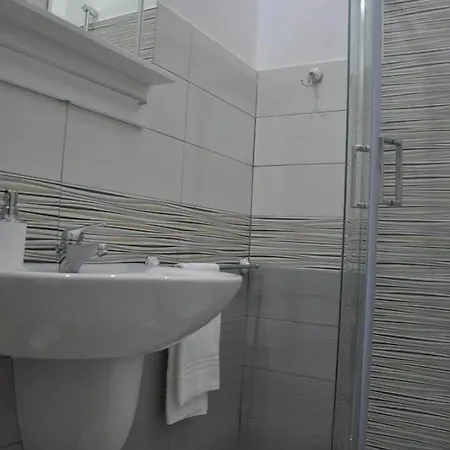 F.rooms